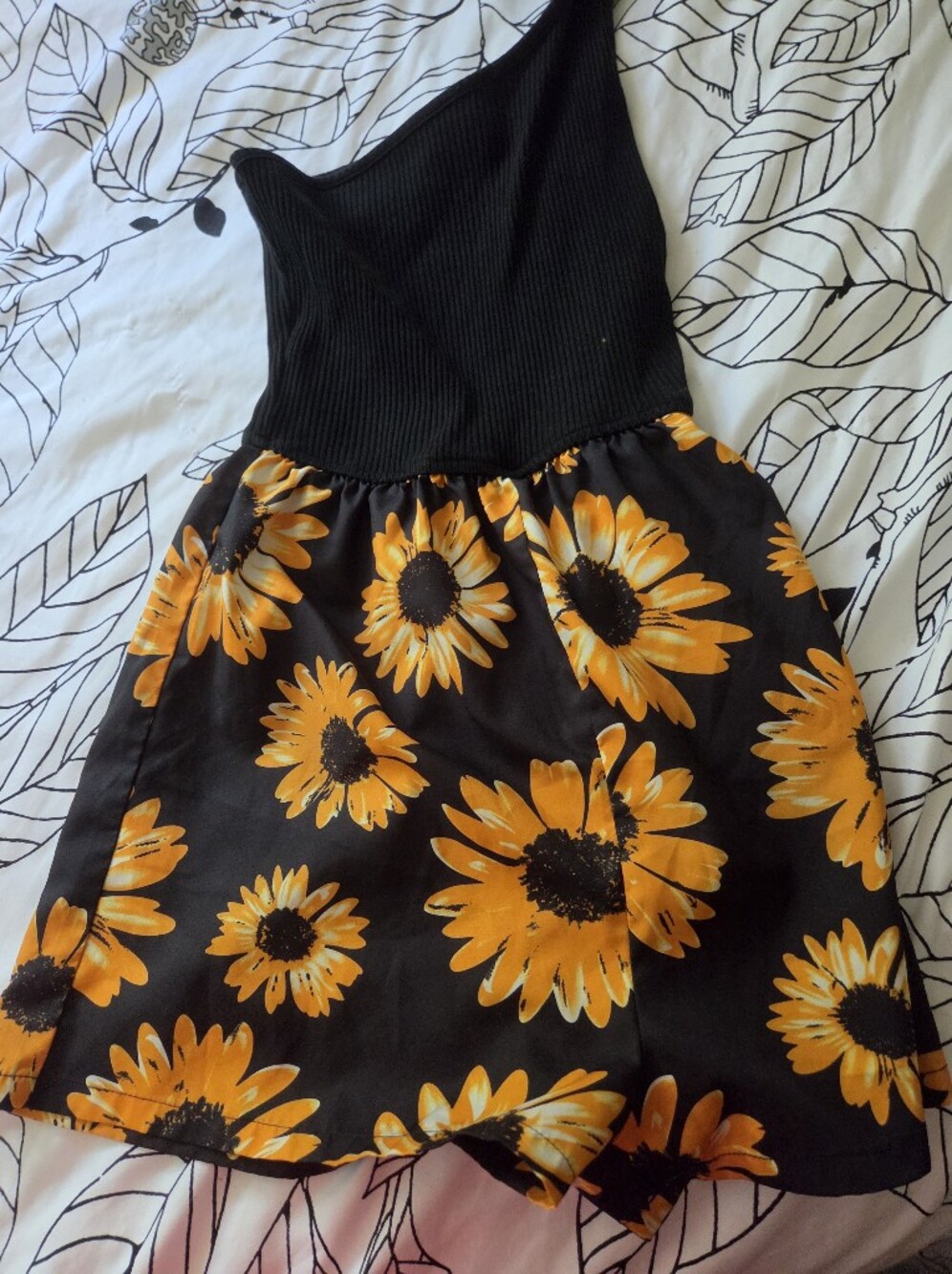Source Unknown Black Ribbed Top with Yellow Sunflower Skirt